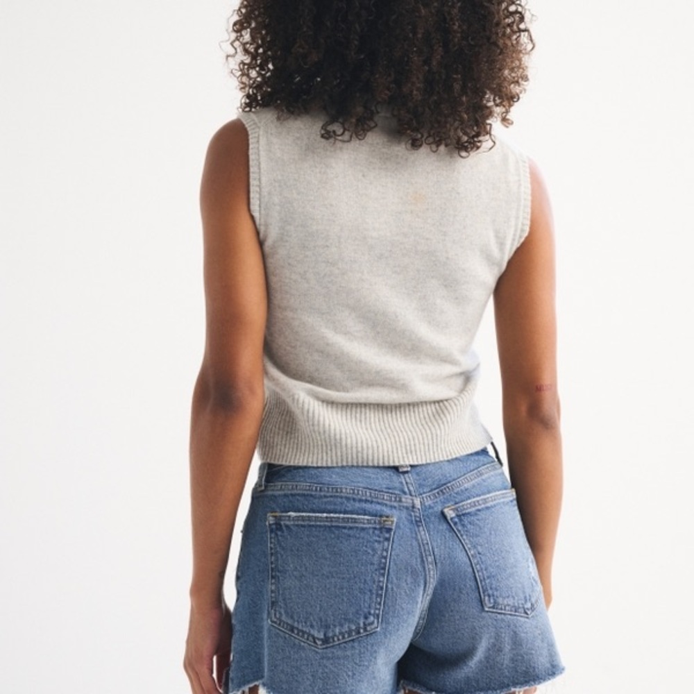 Abercrombie & Fitch Curve Love High Rise Denim Mom Short Women Size 30 - Picture 8 of 14